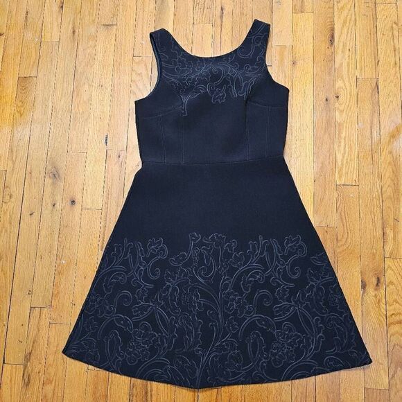 Vera Wang Fit and Flare Dress Size 6 Neoprene Scuba Black - Picture 1 of 6